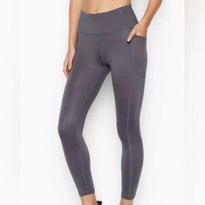 VICTORIA’S SECRET Women’s Black Studio Essential High Rise 24” Inseam Legging Si